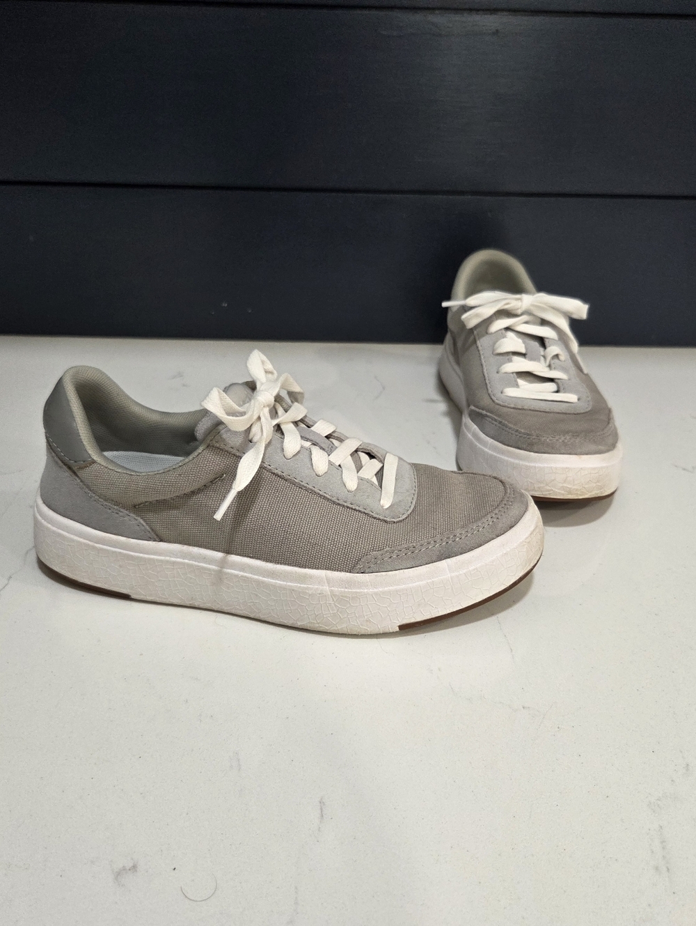 Kizik Prague granite canvas and suede hands-free slip-on sneaker W 6.5